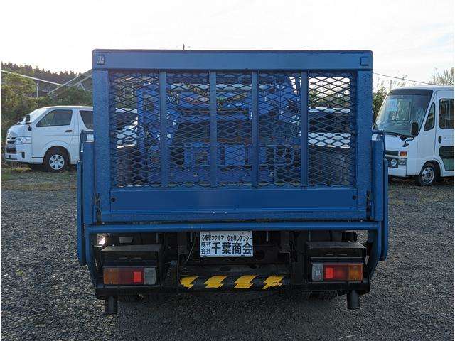Hino Dutro 3