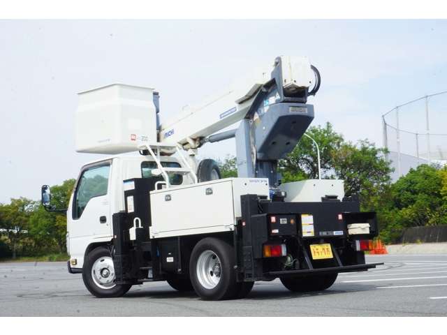 Isuzu Elf 11