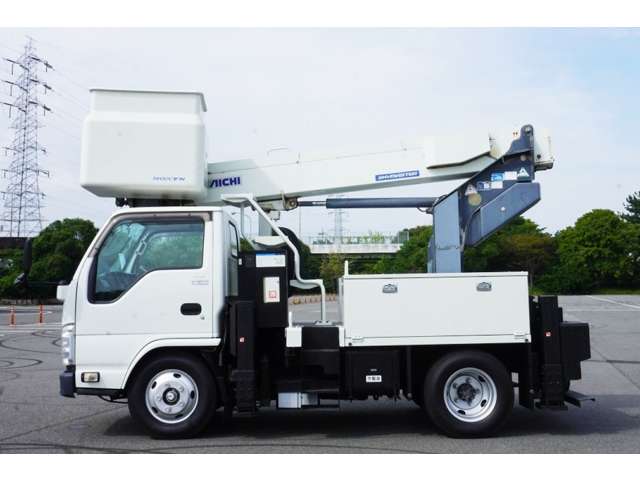 Isuzu Elf 12
