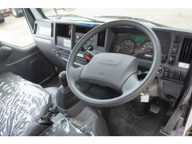Isuzu Elf 3