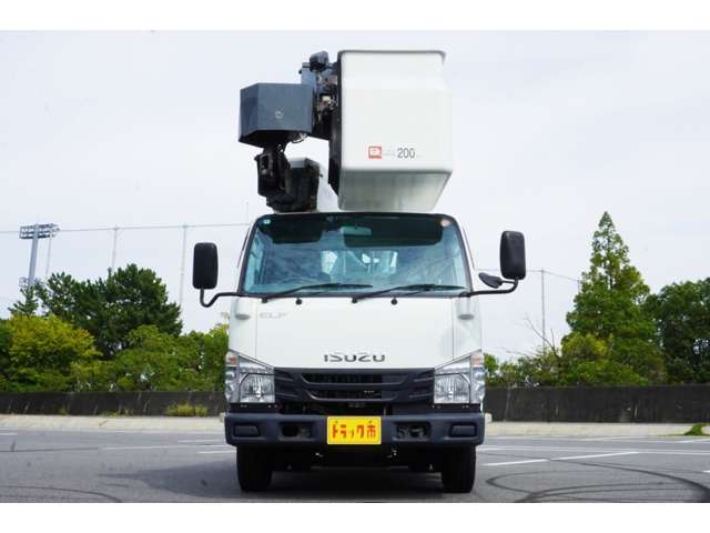 Isuzu Elf 7