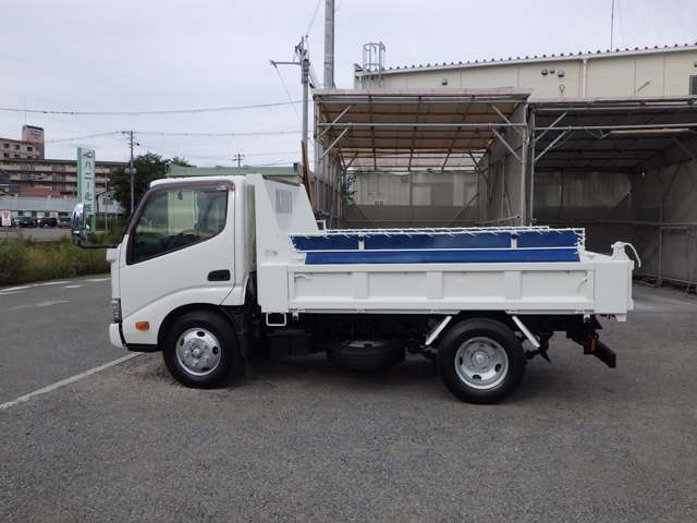 Hino Dutro 3