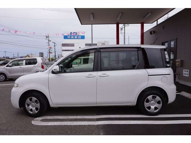 Toyota Sienta 4
