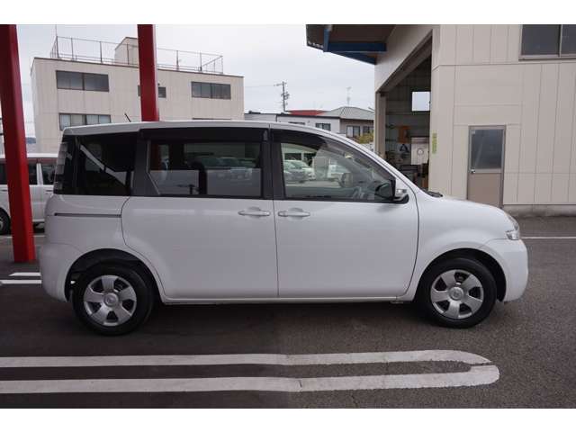 Toyota Sienta 5