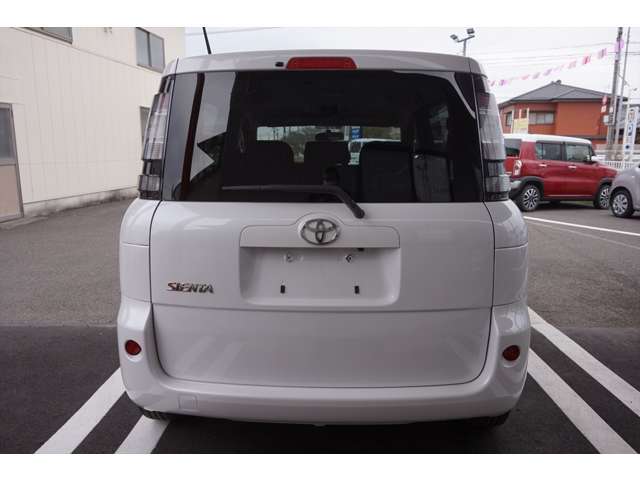 Toyota Sienta 7