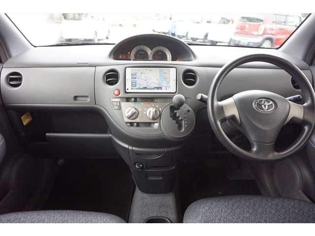 Toyota Sienta 8