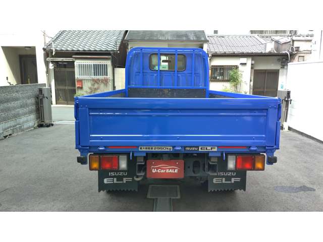 Isuzu Elf 8