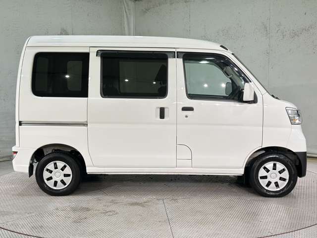 Daihatsu Hijet Cargo 4