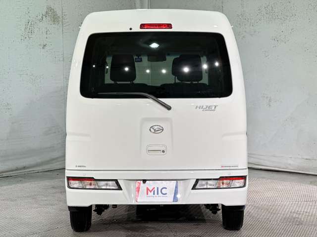 Daihatsu Hijet Cargo 6