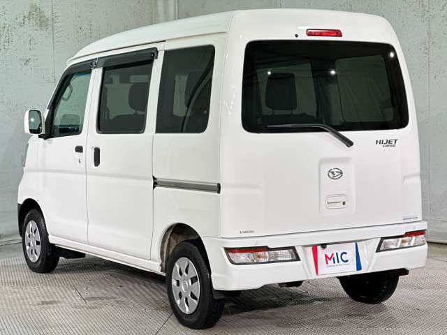 Daihatsu Hijet Cargo 7