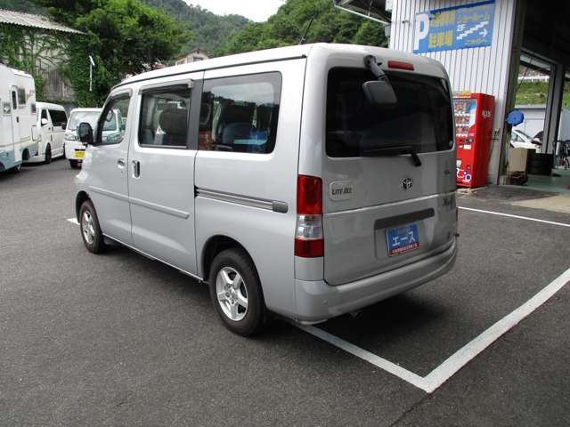 Toyota Light Ace Van 3