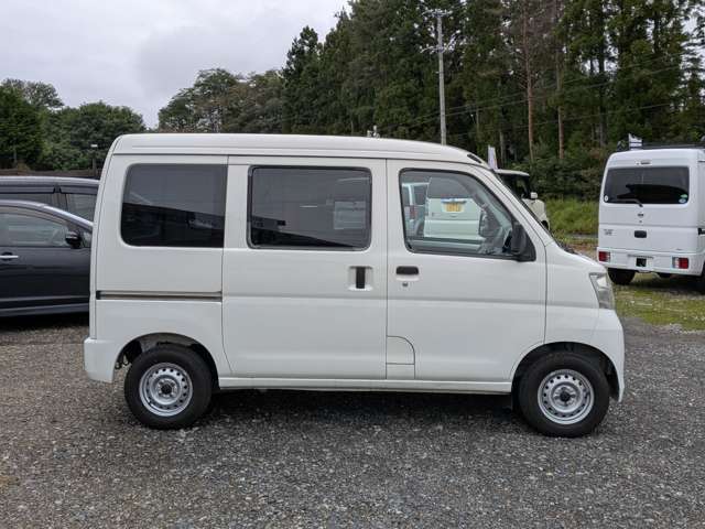Daihatsu Hijet Cargo 7