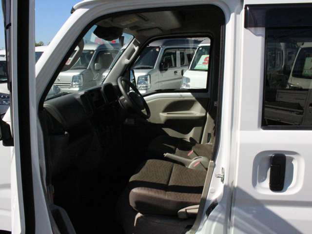 Nissan NV100 Clipper 11