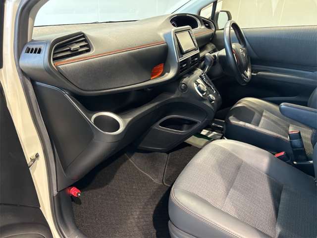 Toyota Sienta 9