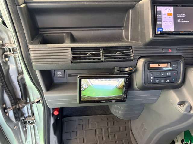 Honda N-VAN 8