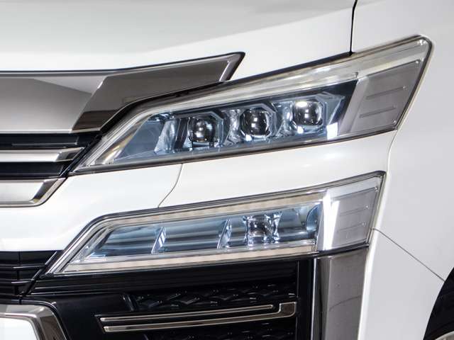 Toyota Vellfire 4