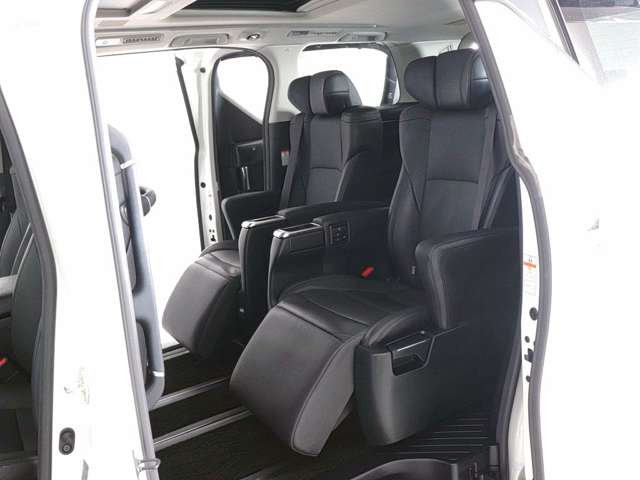 Toyota Vellfire 8