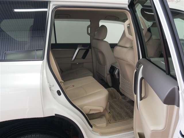 Toyota Land Cruiser Prado 6