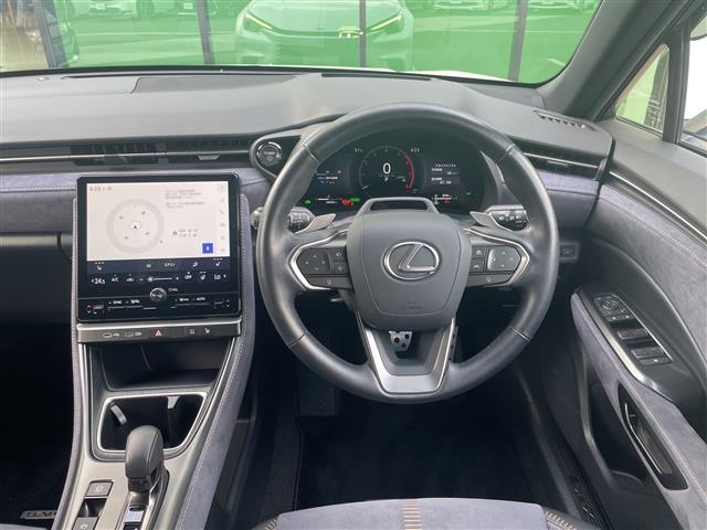 Lexus LBX 11