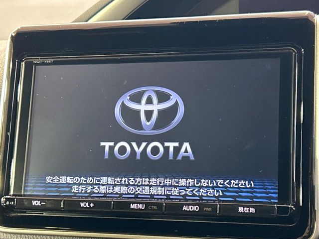 Toyota Voxy 4