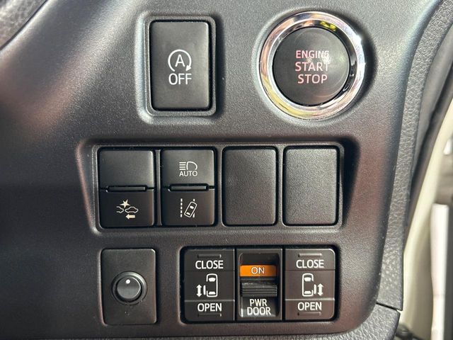 Toyota Voxy 6