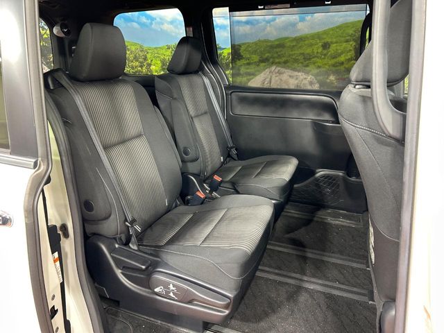 Toyota Voxy 9