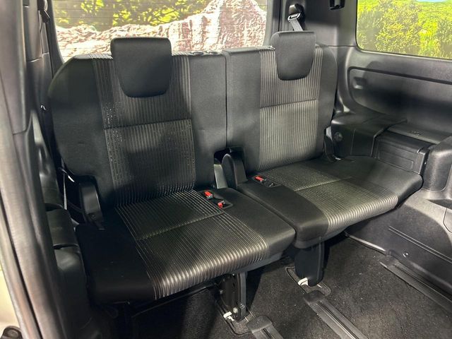 Toyota Voxy 10