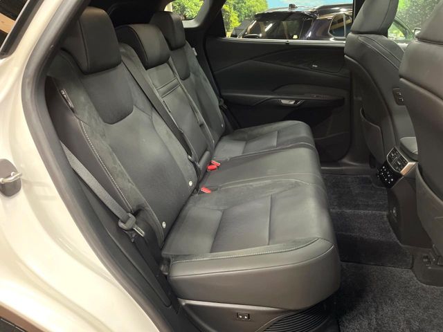 Lexus RX 9