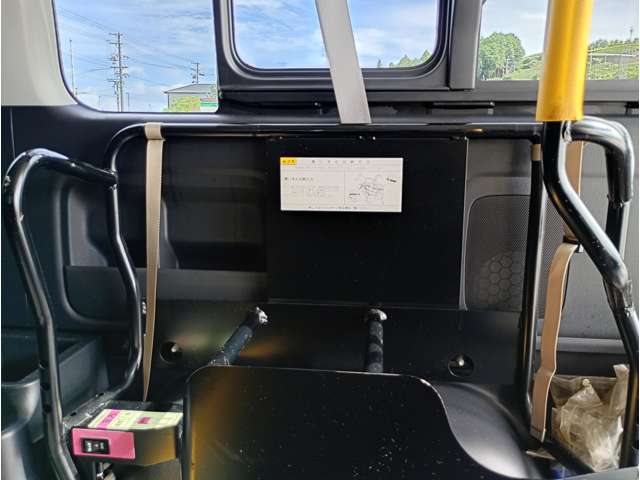 Toyota Hiace Van 8