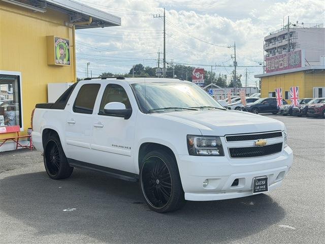 Chevrolet Avalanche 2