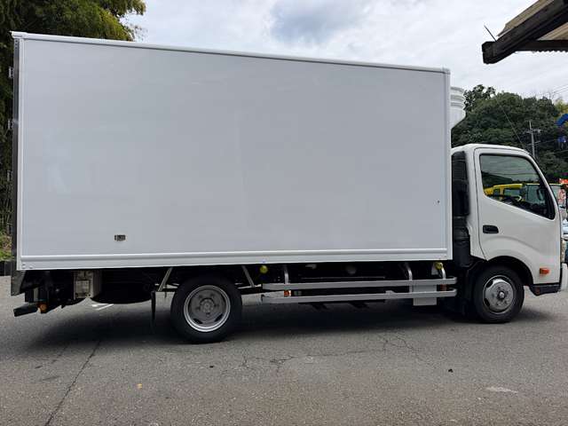 Hino Dutro 4