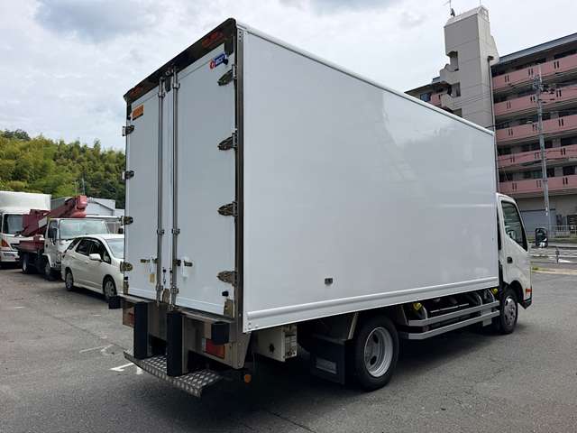 Hino Dutro 8