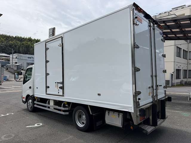 Hino Dutro 9