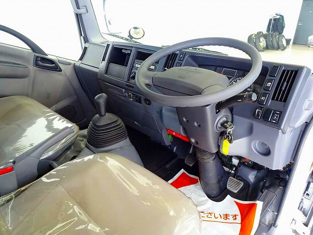 Isuzu Elf 3
