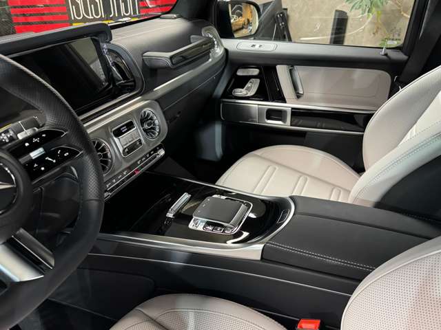 Mercedes-Benz G-Class 9