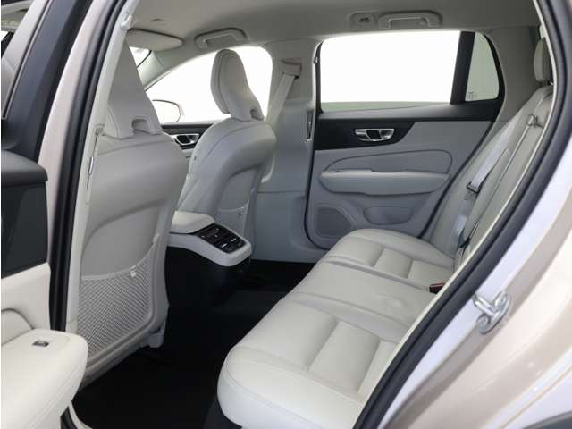 Volvo V60 Cross Country 12