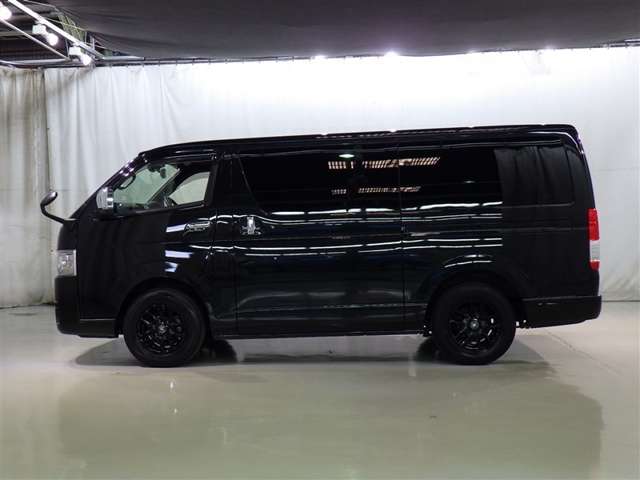 Toyota Hiace Van 4