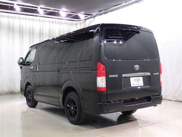 Toyota Hiace Van 5