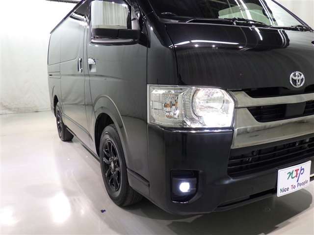 Toyota Hiace Van 7