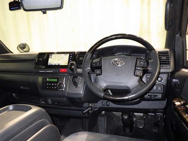 Toyota Hiace Van 8