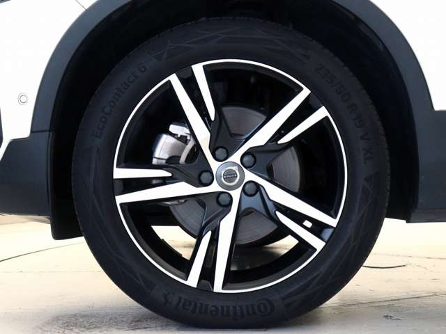 Volvo XC40 8