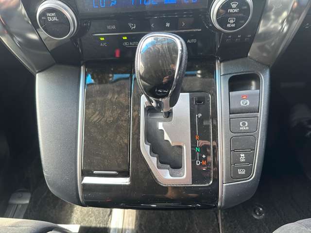 Toyota Alphard 8