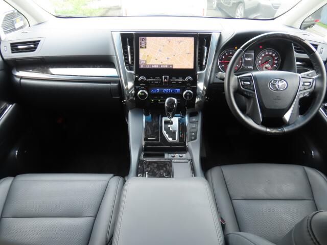 Toyota Alphard 3