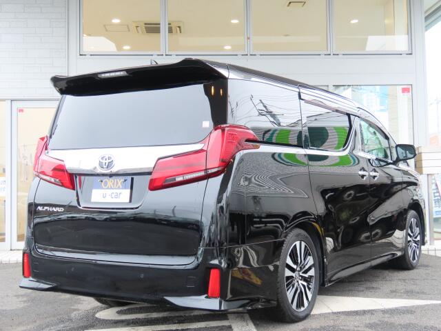 Toyota Alphard 4