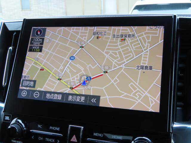 Toyota Alphard 6