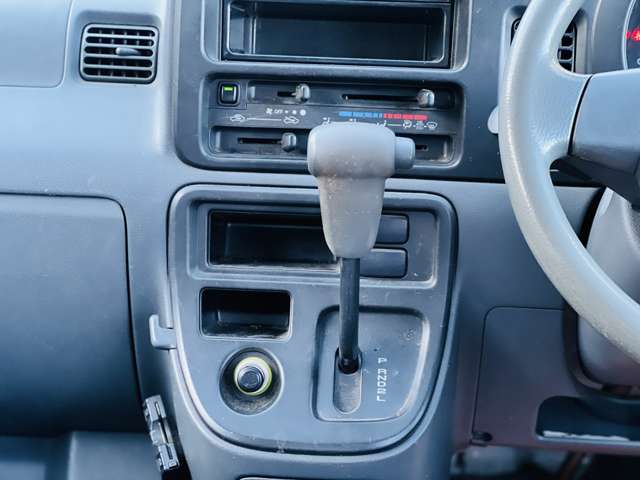 Daihatsu Hijet Deck Van 10