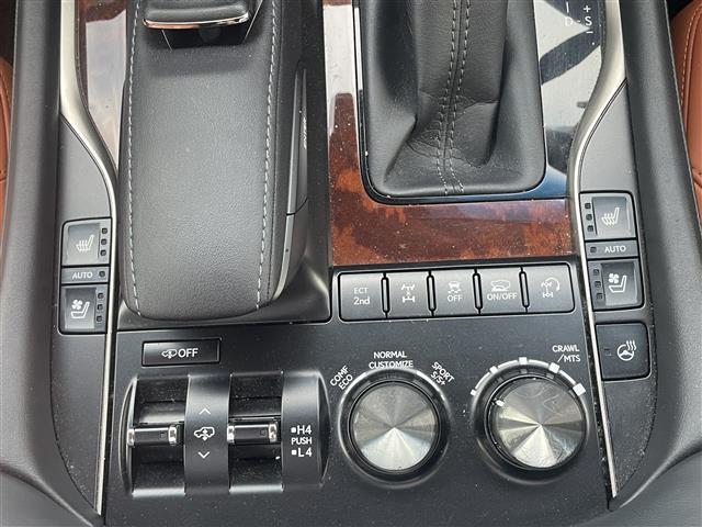 Lexus LX 11