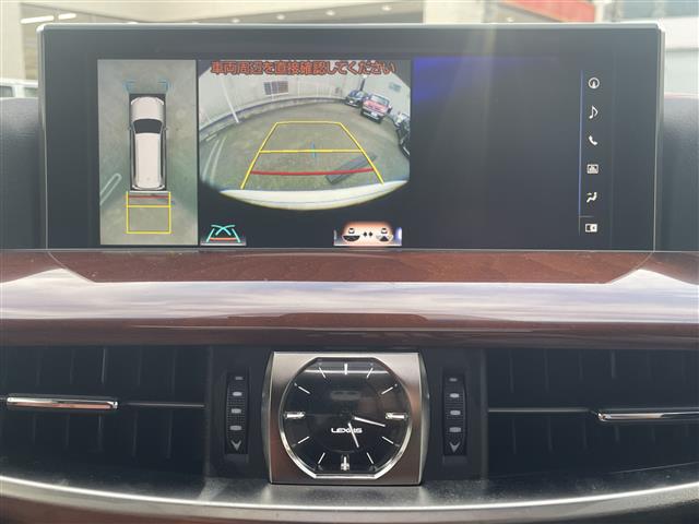 Lexus LX 8