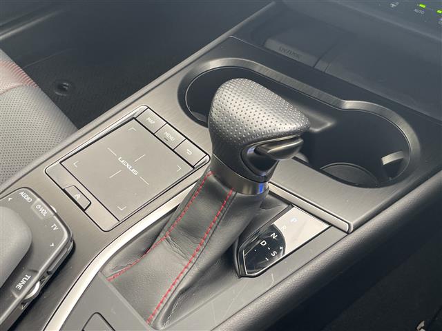 Lexus UX 8