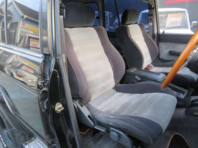 Toyota Land Cruiser 60 11